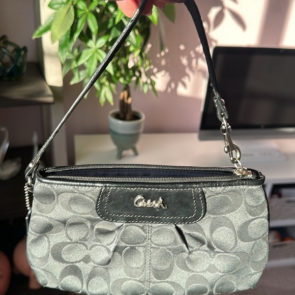 Coach - Picture 5 of 5